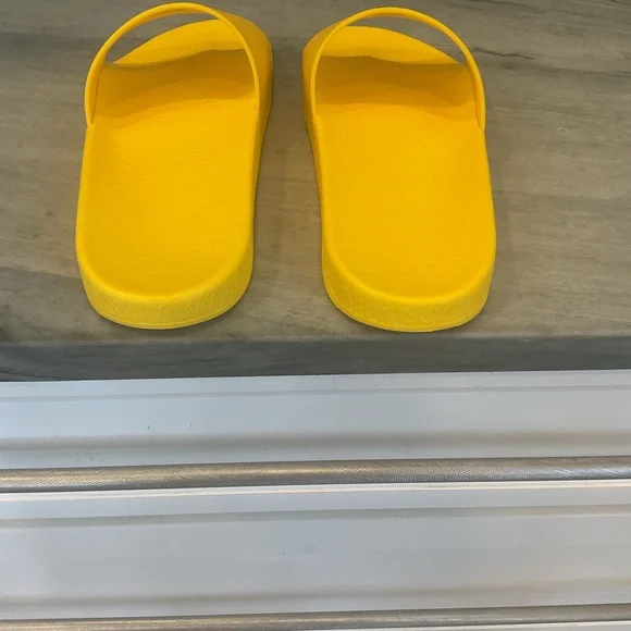 Polo by Ralph Lauren Yellow Slide Sandal with Navy Pony - Picture 5 of 9